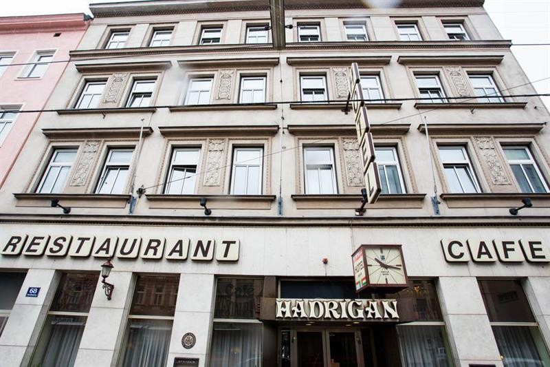 Hadrigan Hotel 49/69