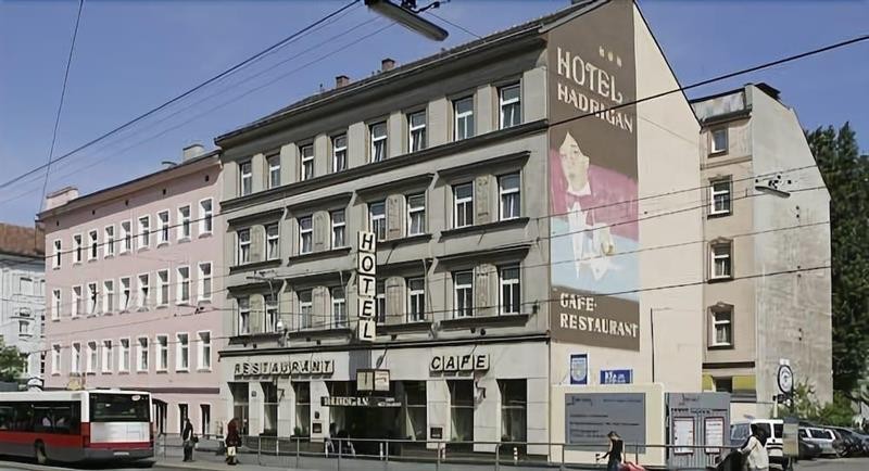 Hadrigan Hotel 39/69