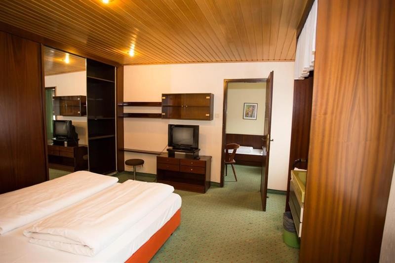 Hadrigan Hotel 33/69