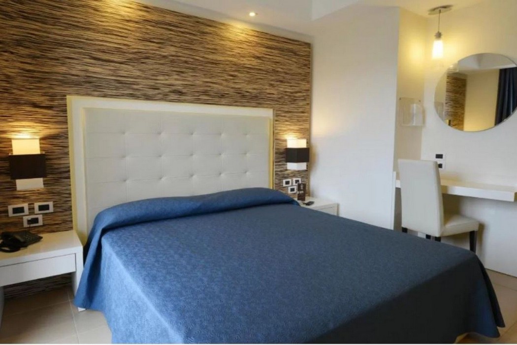 Prince Franklyn Hotel 19/55