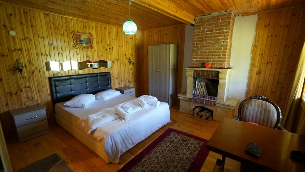Green River Hotel 5/47