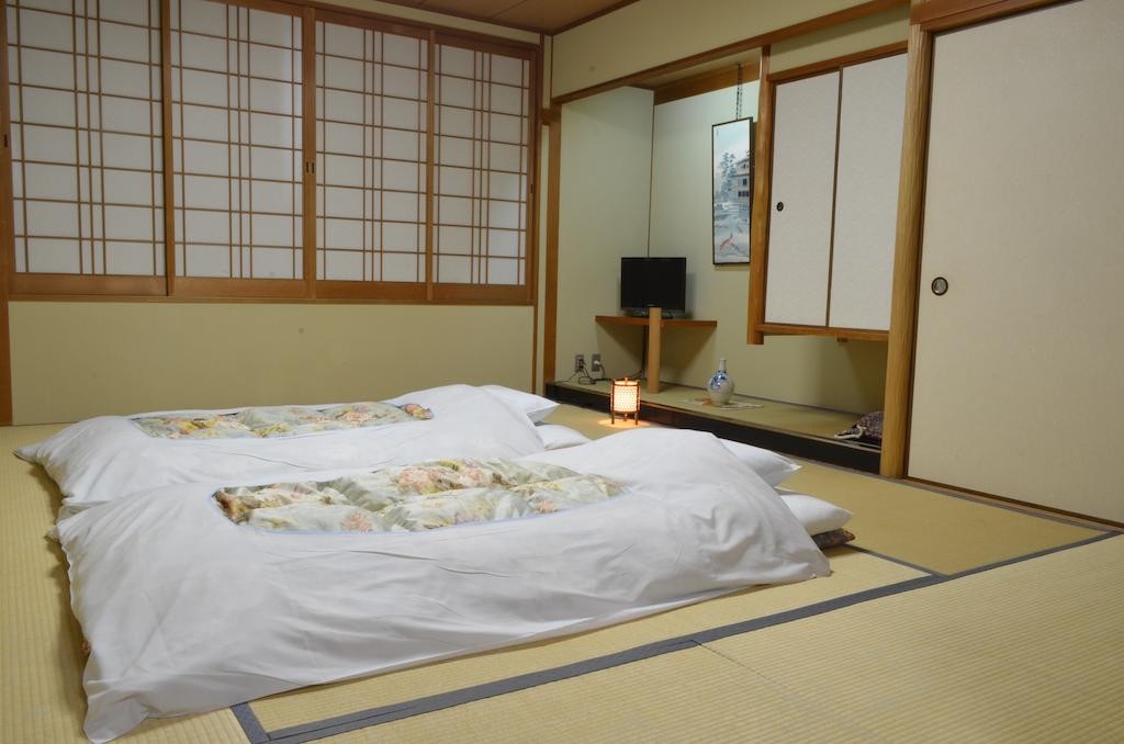Nissho Besso 12/56