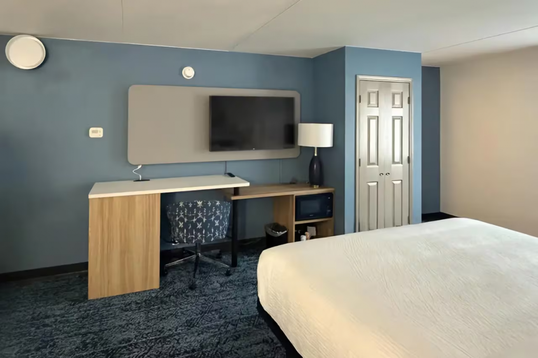 Sleep Inn & Suites Merrillville, IN 7/24