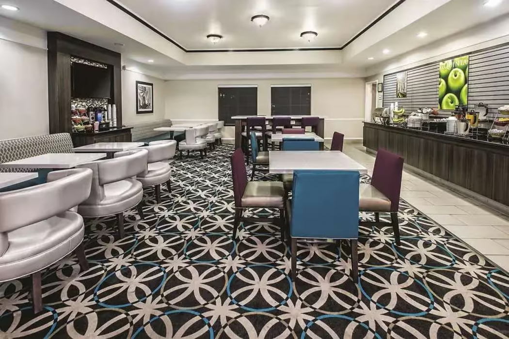 Quality Inn & Suites Rosenberg, TX 10/25