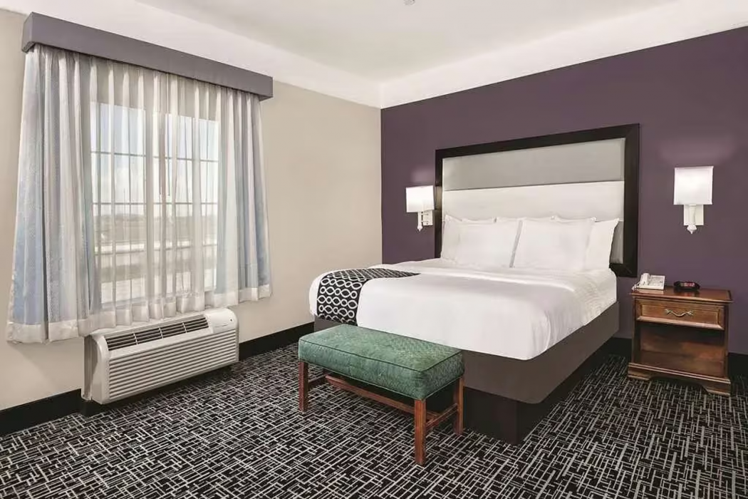 Quality Inn & Suites Rosenberg, TX 8/25