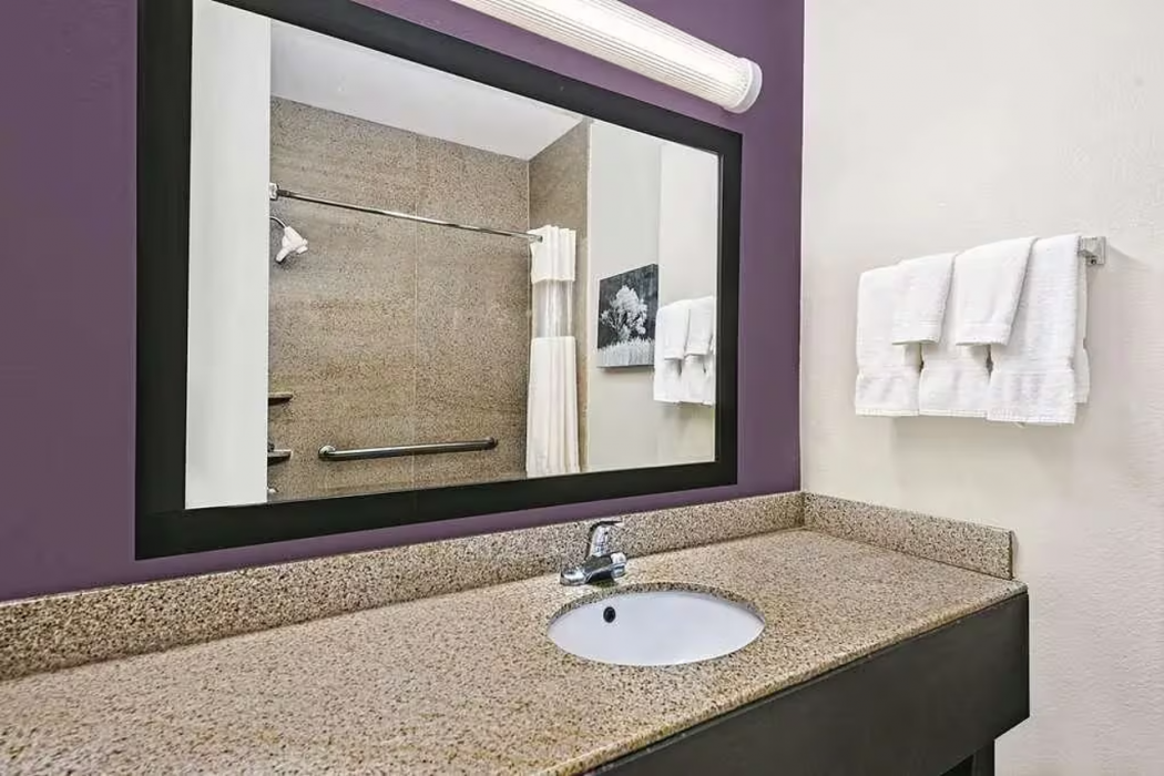 Quality Inn & Suites Rosenberg, TX 4/25