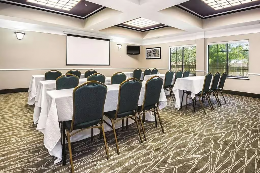 Quality Inn & Suites Rosenberg, TX 11/25