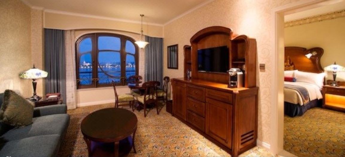 Disneyland Hotel 9/36