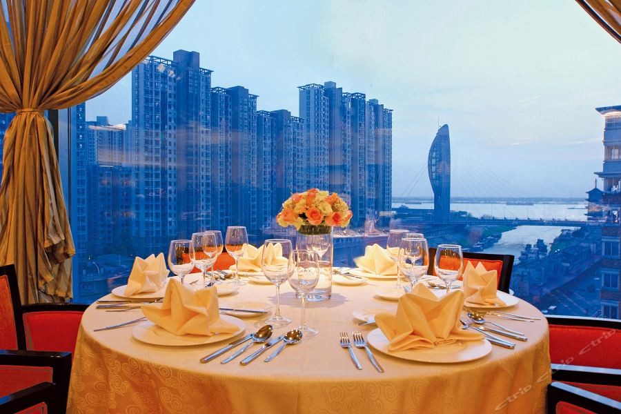Cenbest Jinling Grand Hotel 27/60