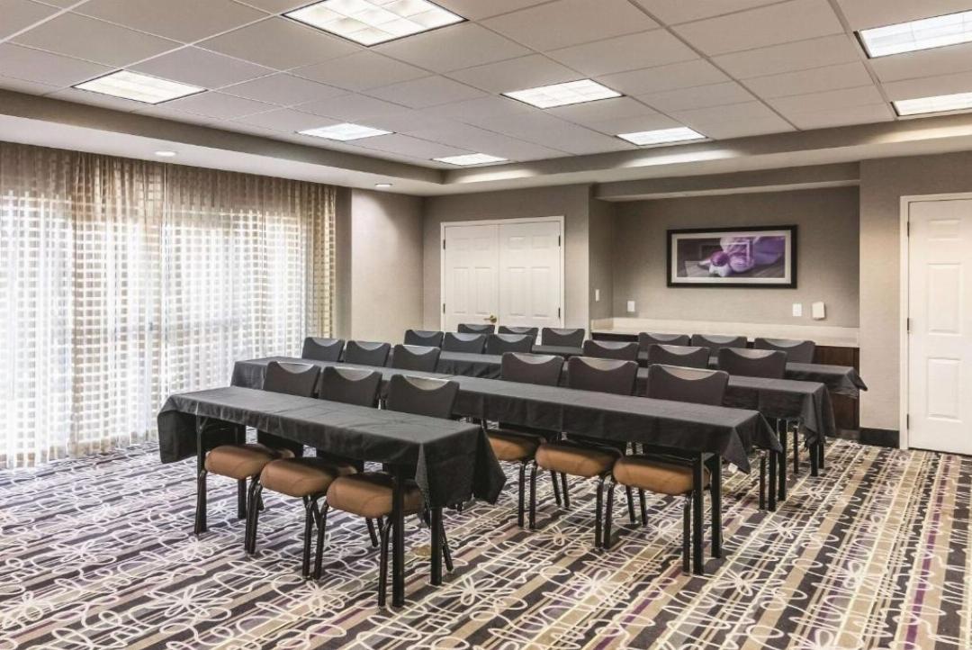 La Quinta Inn And Suites By Wyndham Orlando Airport North 16/45