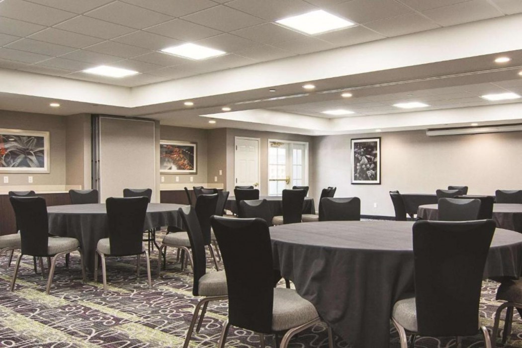 La Quinta Inn & Suites by Wyndham Atlanta Perimeter Medical 24/45