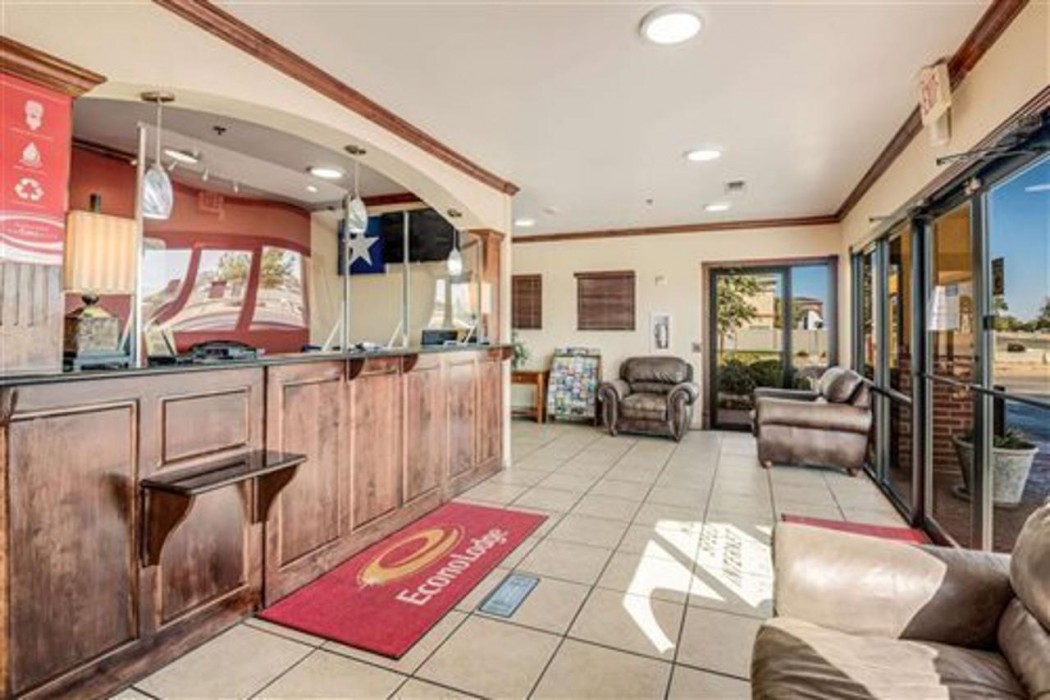 Econo Lodge Lubbock I-27 4/20