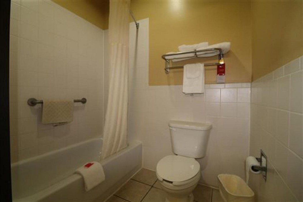 Econo Lodge Lubbock I-27 7/20