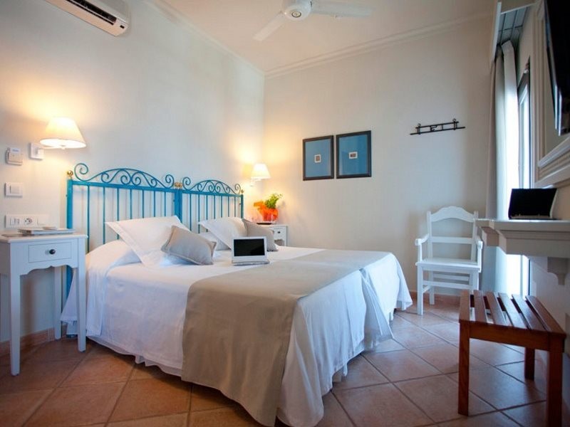 HOSTAL LA SAVINA 24/58
