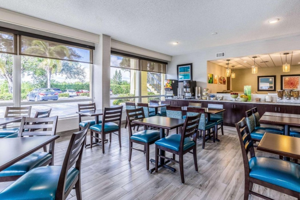 Quality Inn Palm Beach International Airport 14/19