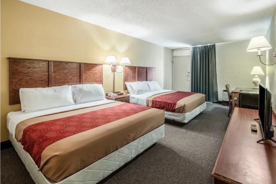 Econo Lodge Brainerd 8/21