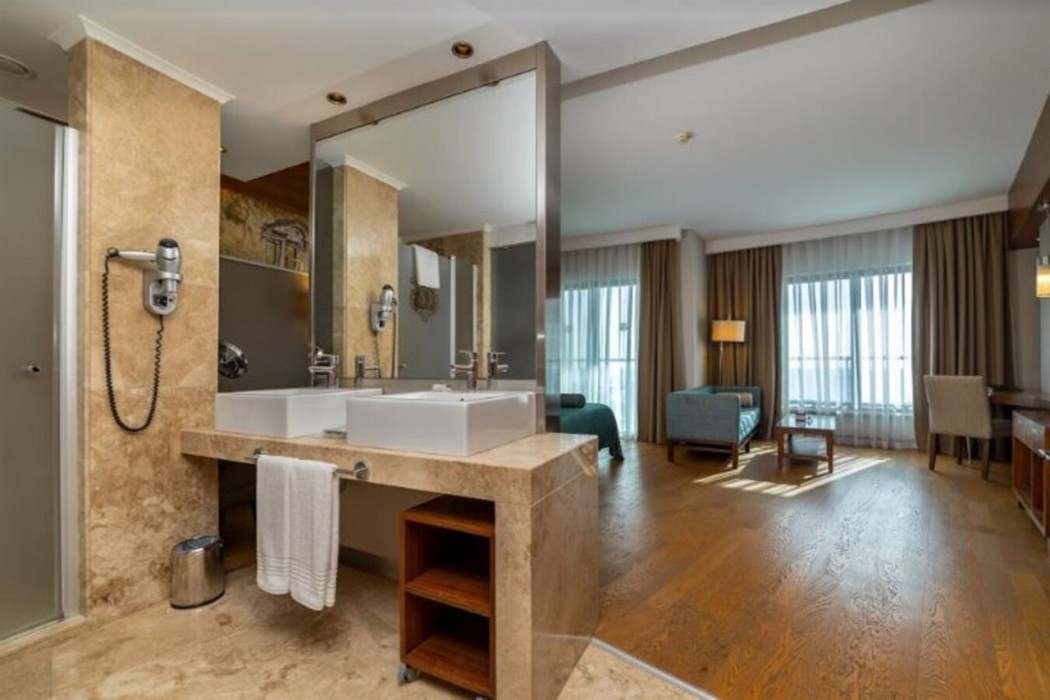Commodore Elite Suite And Spa - Adults Only 9/20