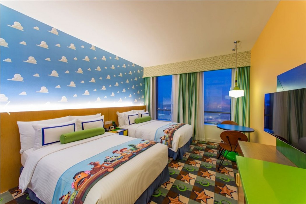 Toy Story Hotel 12/35