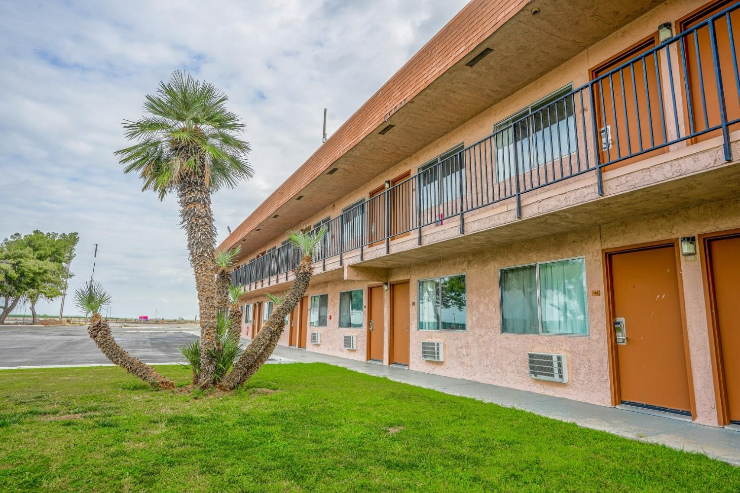 Economy Inn Buttonwillow Bakersfield I-5 11/39