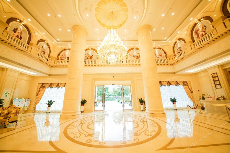 Vienna International Hotel (Maoming High-speed Railway Station) 44/57