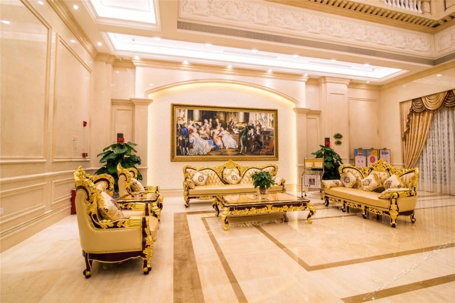 Vienna International Hotel (Maoming High-speed Railway Station) 32/57