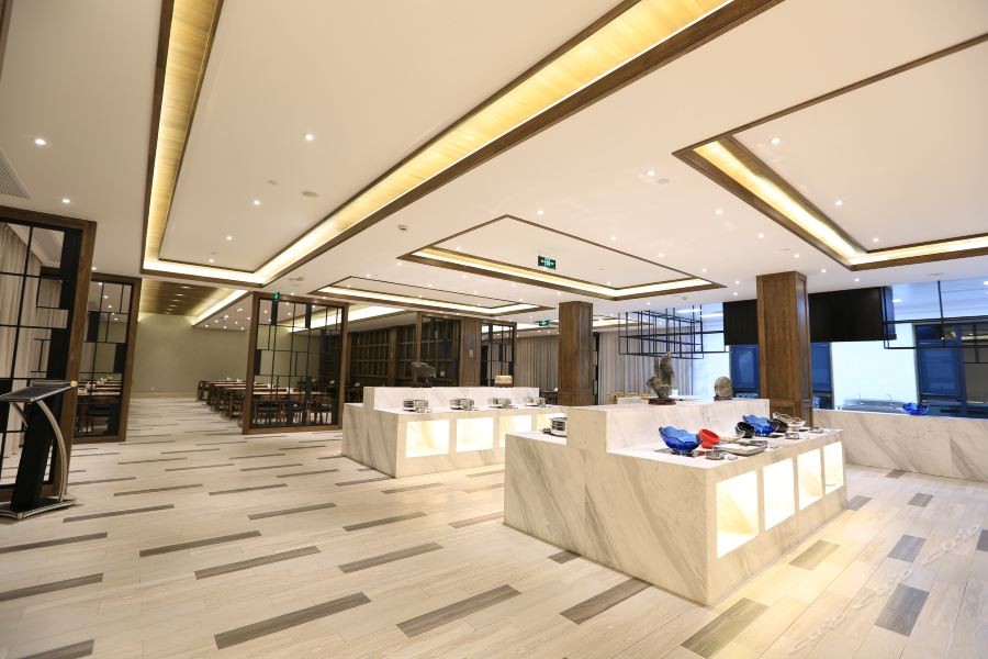 Hu Hua Yun Qing Yi Wan Hotel (Shanghai International Tourism and Resorts Zone Wild Animal Park) 5/19