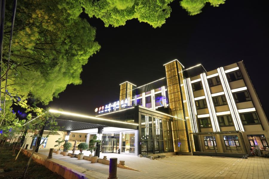 Hu Hua Yun Qing Yi Wan Hotel (Shanghai International Tourism and Resorts Zone Wild Animal Park) 14/19