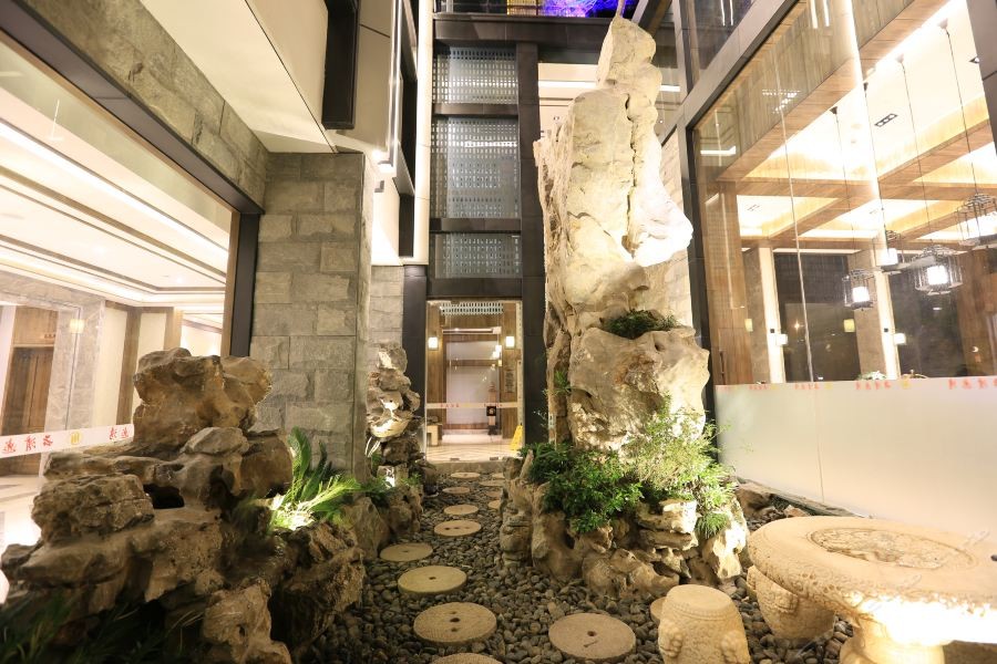 Hu Hua Yun Qing Yi Wan Hotel (Shanghai International Tourism and Resorts Zone Wild Animal Park) 18/19