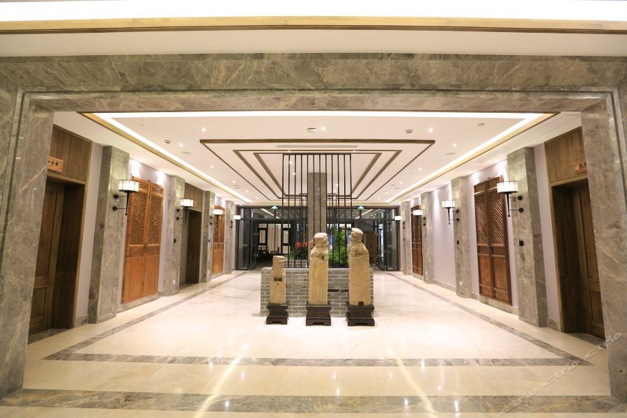 Hu Hua Yun Qing Yi Wan Hotel (Shanghai International Tourism and Resorts Zone Wild Animal Park) 9/19