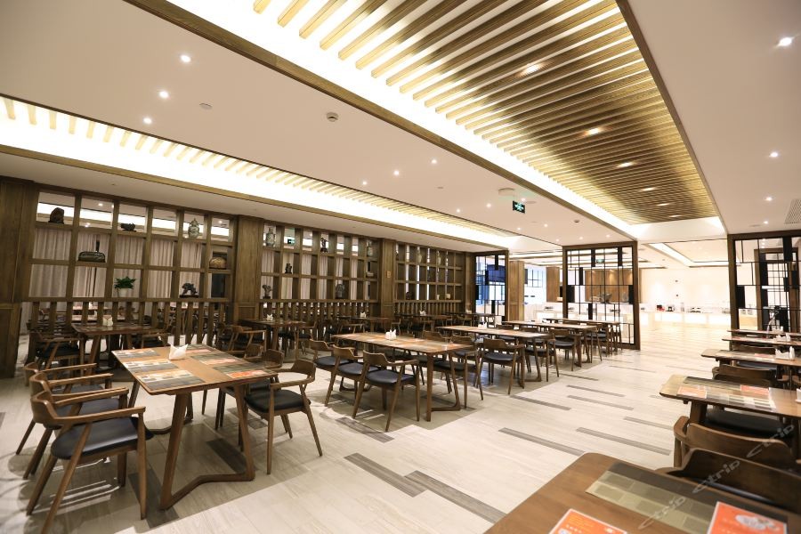 Hu Hua Yun Qing Yi Wan Hotel (Shanghai International Tourism and Resorts Zone Wild Animal Park) 12/19