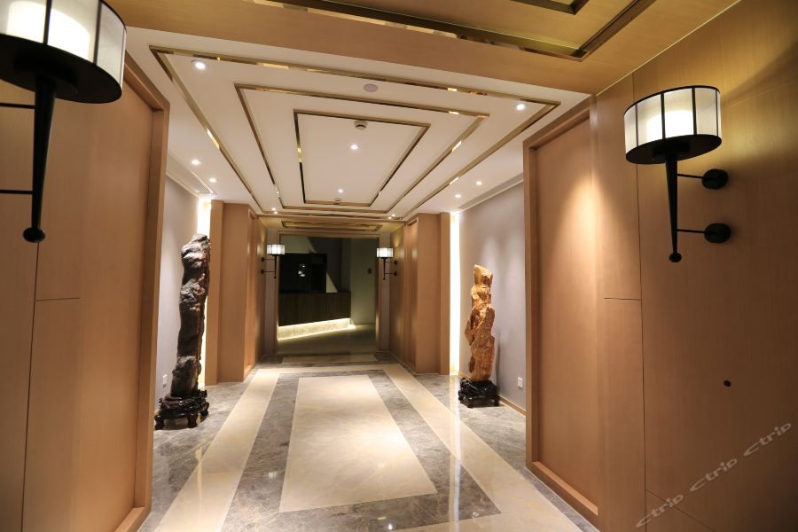 Hu Hua Yun Qing Yi Wan Hotel (Shanghai International Tourism and Resorts Zone Wild Animal Park) 10/19