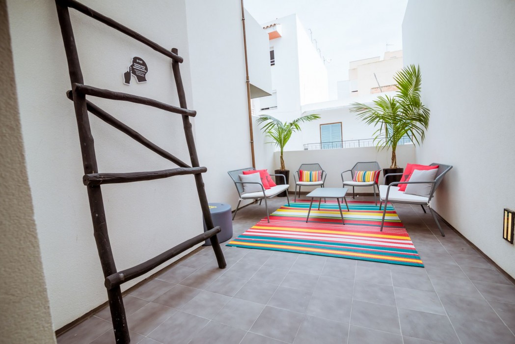 Amistat Island Hostel Ibiza 49/100