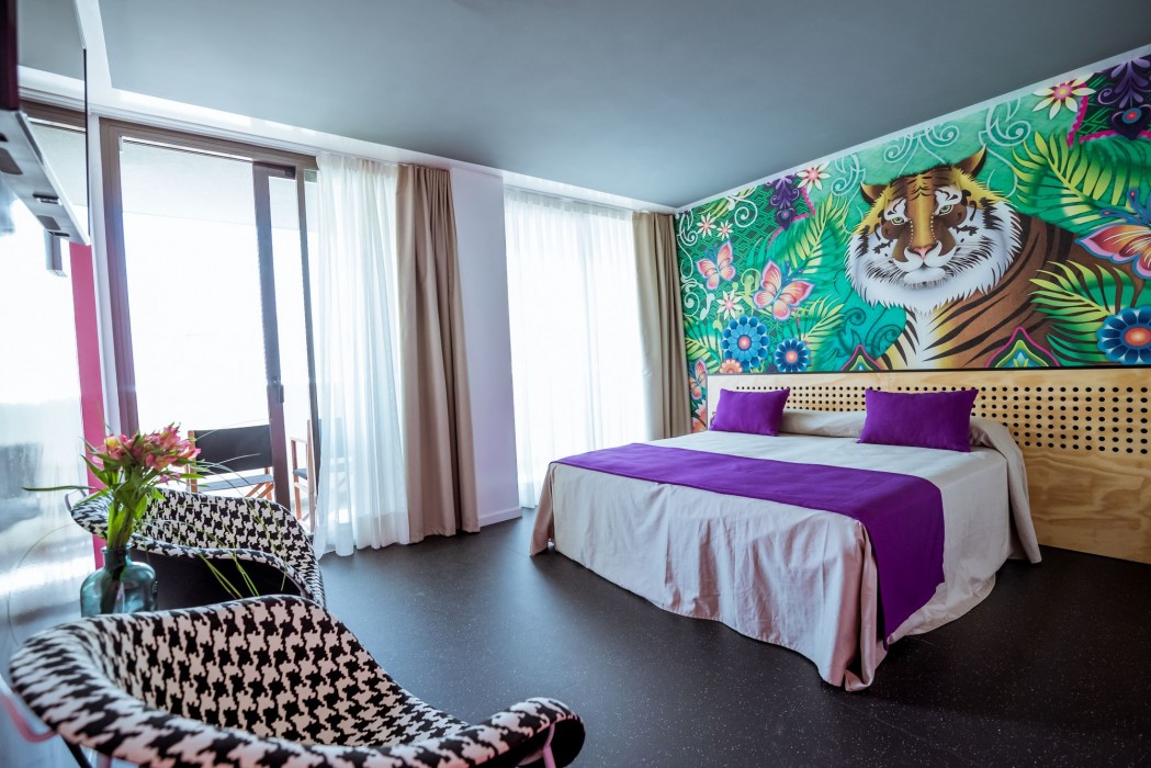 Amistat Island Hostel Ibiza 48/100