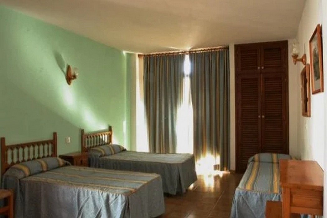 Amistat Island Hostel Ibiza 20/100