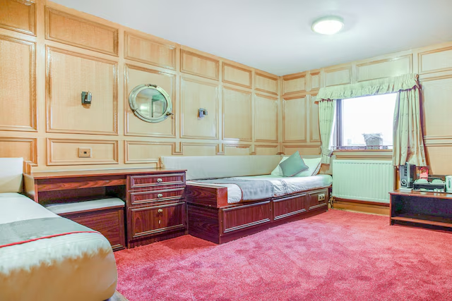 Rowers Hotel 23/48