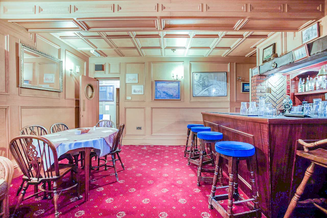 Rowers Hotel 32/48