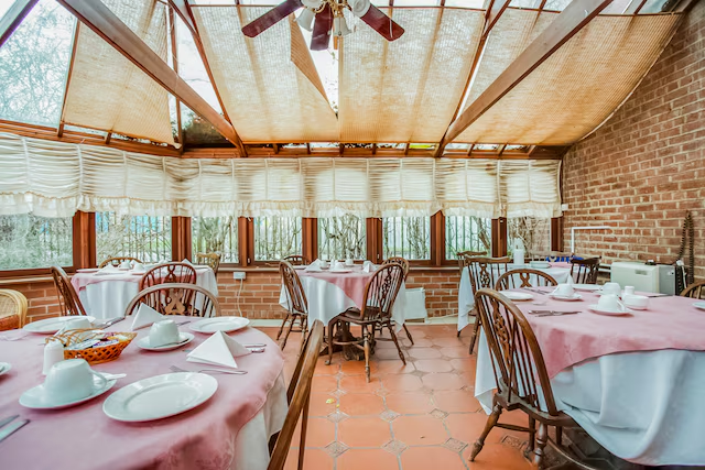 Rowers Hotel 28/48