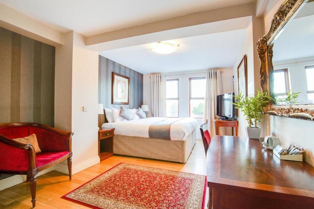 Drummonds Hotel 10/25