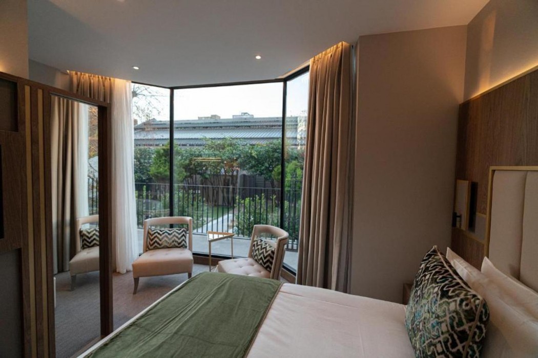 Merit Kensington Hotel 21/22