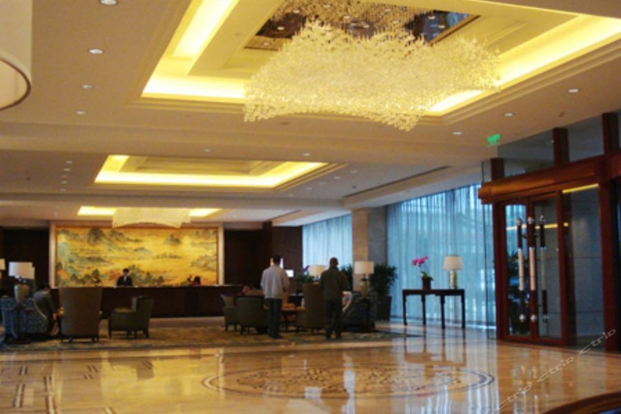 Hawaii International Hotel 38/48