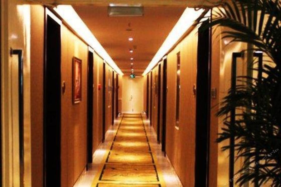 Hawaii International Hotel 22/48