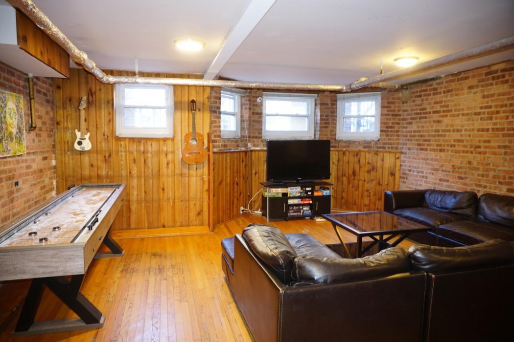 Wrigley Hostel - Adults Only 12/48