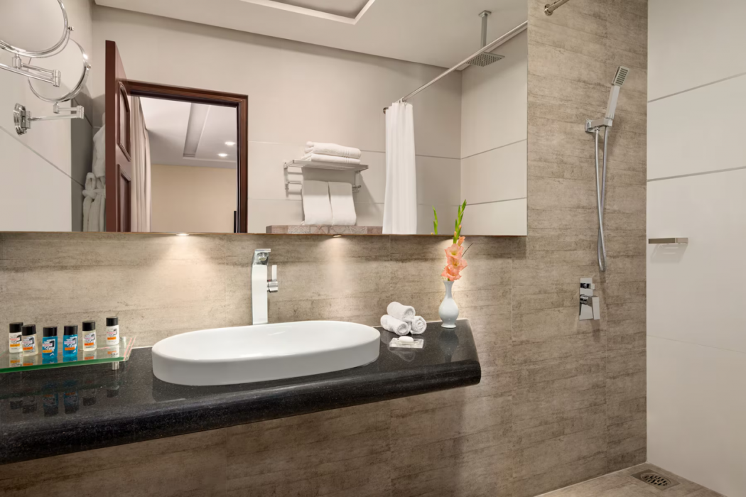 Ramada by Wyndham Lahore Gulberg II 7/18