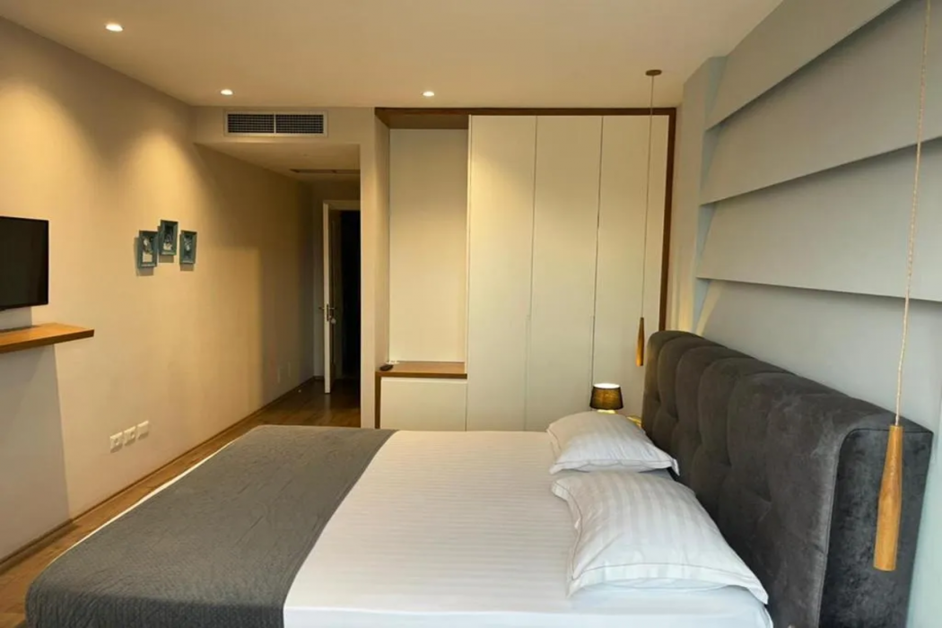 Light Hotel 8/35