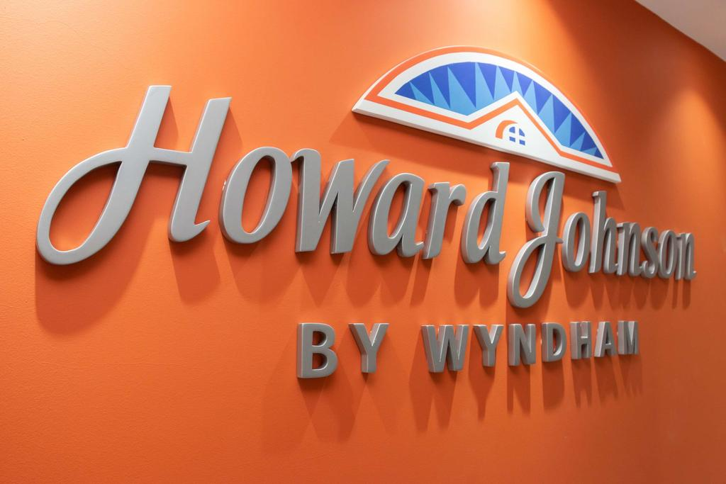 Howard Johnson by Wyndham Lima Miraflores Art House 1/16