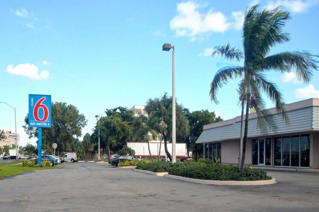 Signature Inn Miami image