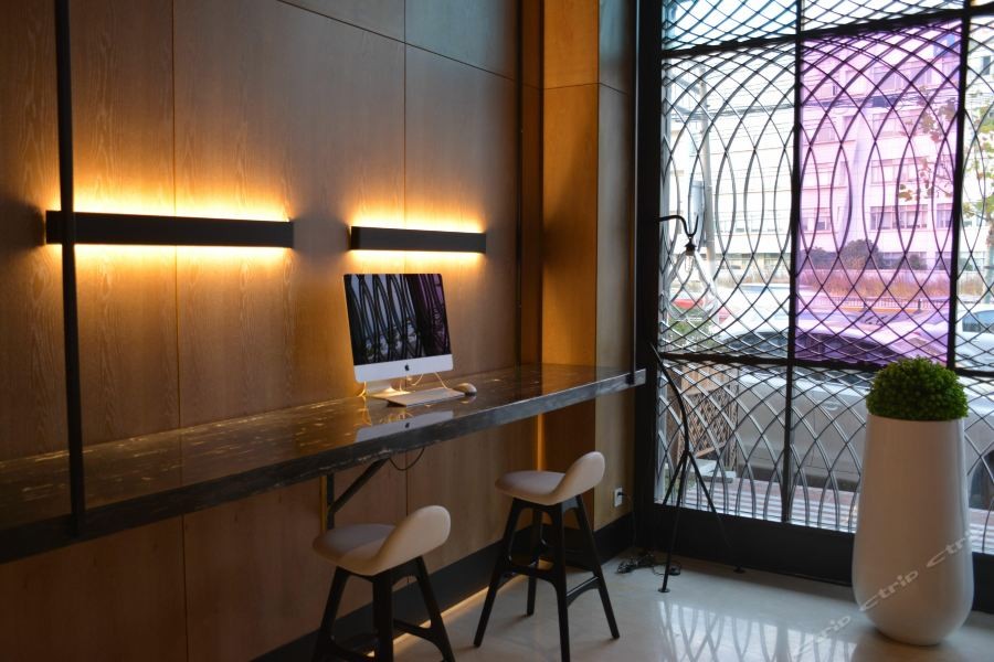 Yitel (Shanghai Caohejing Middle Ring Road Caobao Road) 28/46