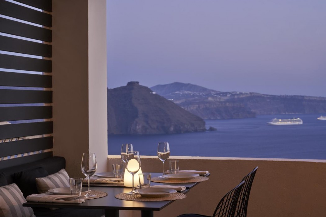 Mr And Mrs White Santorini 66/84