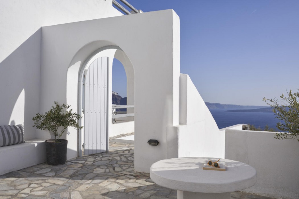 Mr And Mrs White Santorini in SANTORINI