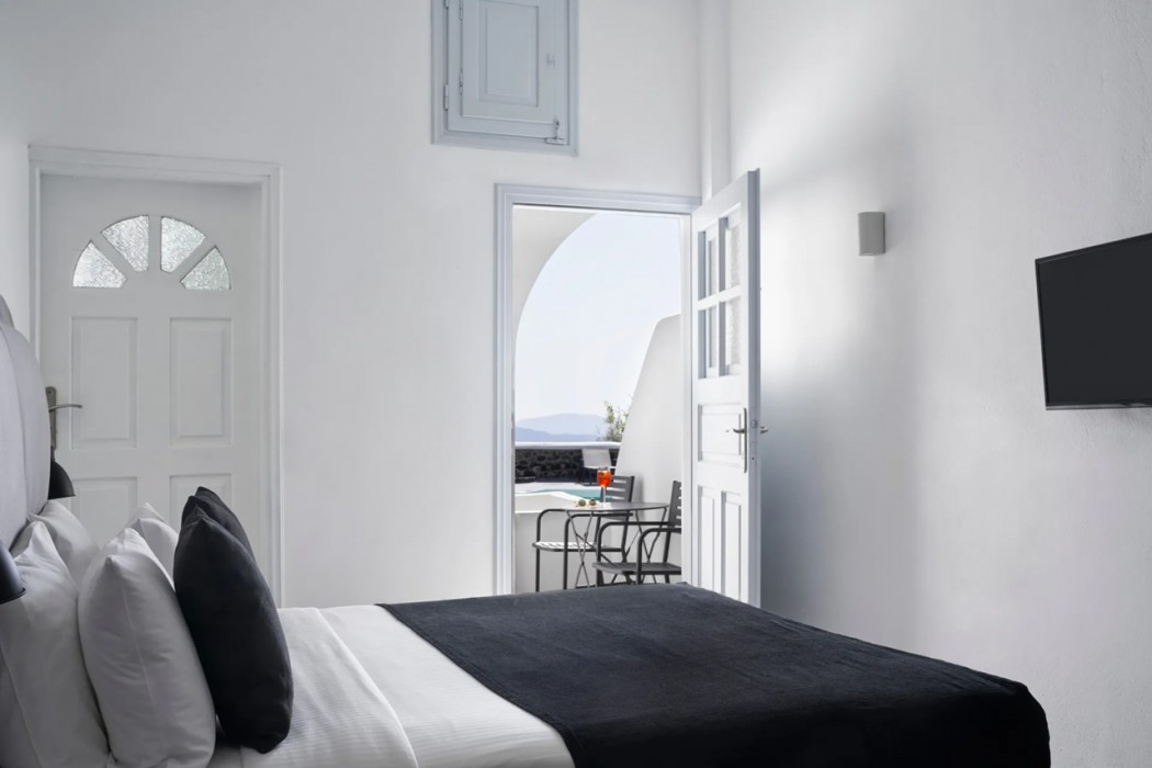 Mr And Mrs White Santorini 20/84